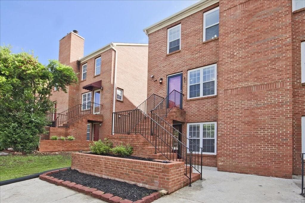 3 bedroom, 4 bathroom townhouse sold at 87 Davis Mill Court, Lawrenceville, GA 30044