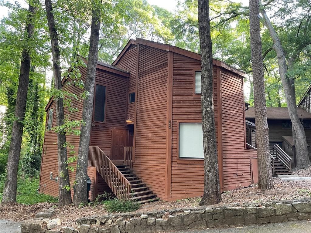 3 bedroom, 3 bathroom, 1,895 sq ft townhouse sold at 2449 Terrace Trail, Decatur, GA 30035