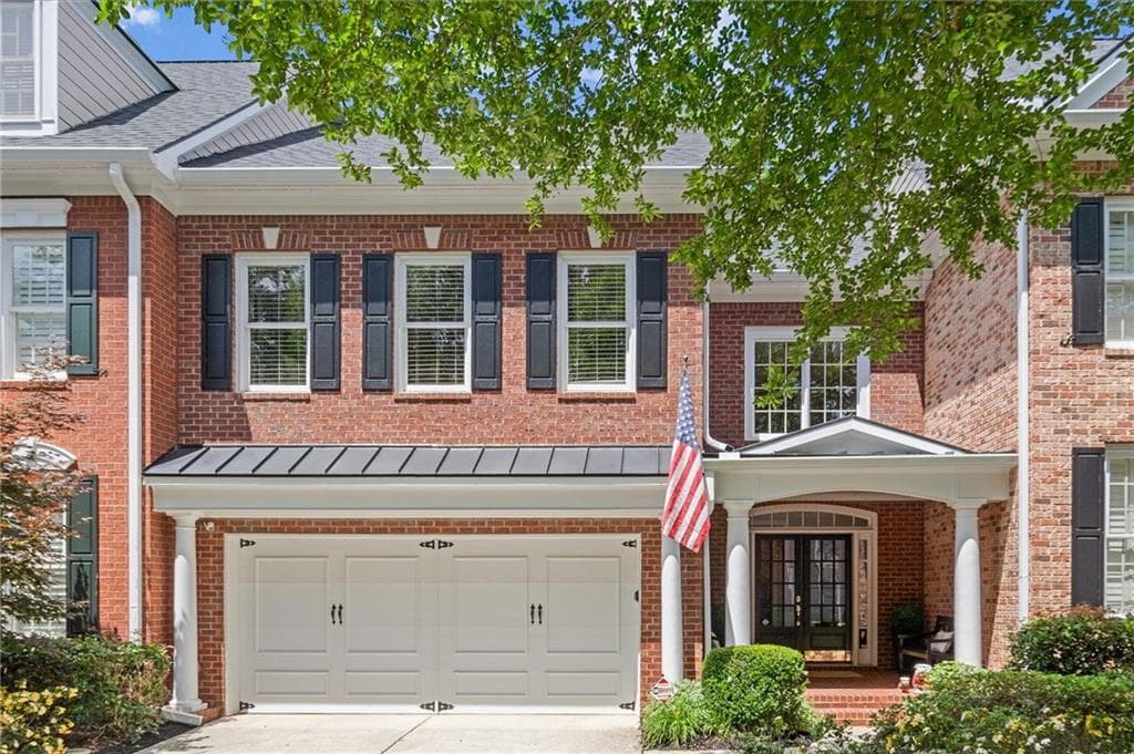 4 bedroom, 4 bathroom, 3,880 sq ft townhouse sold at 4905 Village Green Drive, Roswell, GA 30075