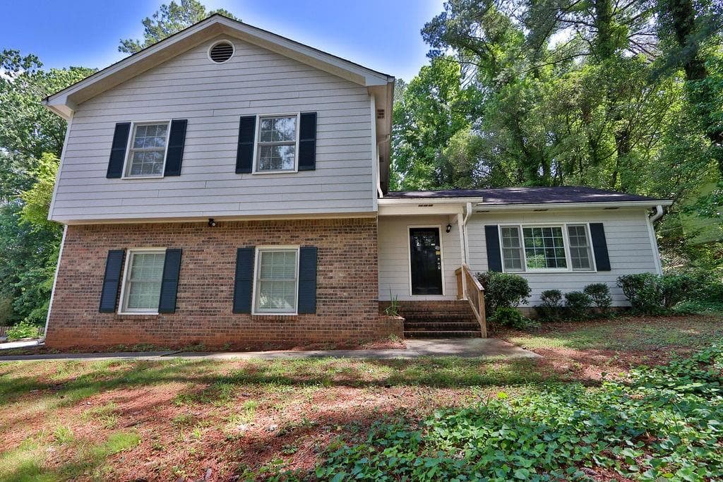 3 bedroom, 2 bathroom, 1,848 sq ft single family residence sold at 752 Roxboro Trace, Lawrenceville, GA 30044