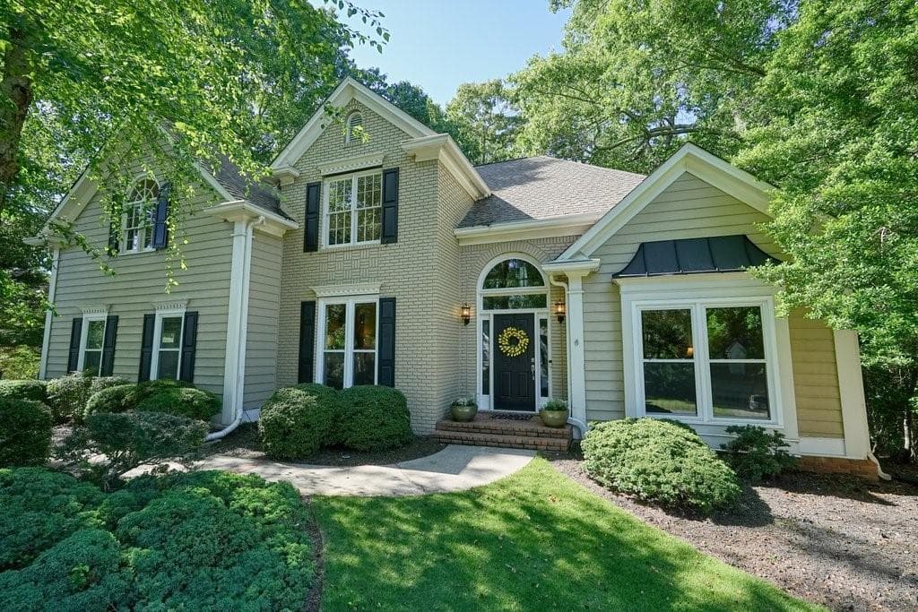 5 bedroom, 4 bathroom single family residence sold at 1328 Amberwood Drive, Woodstock, GA 30189