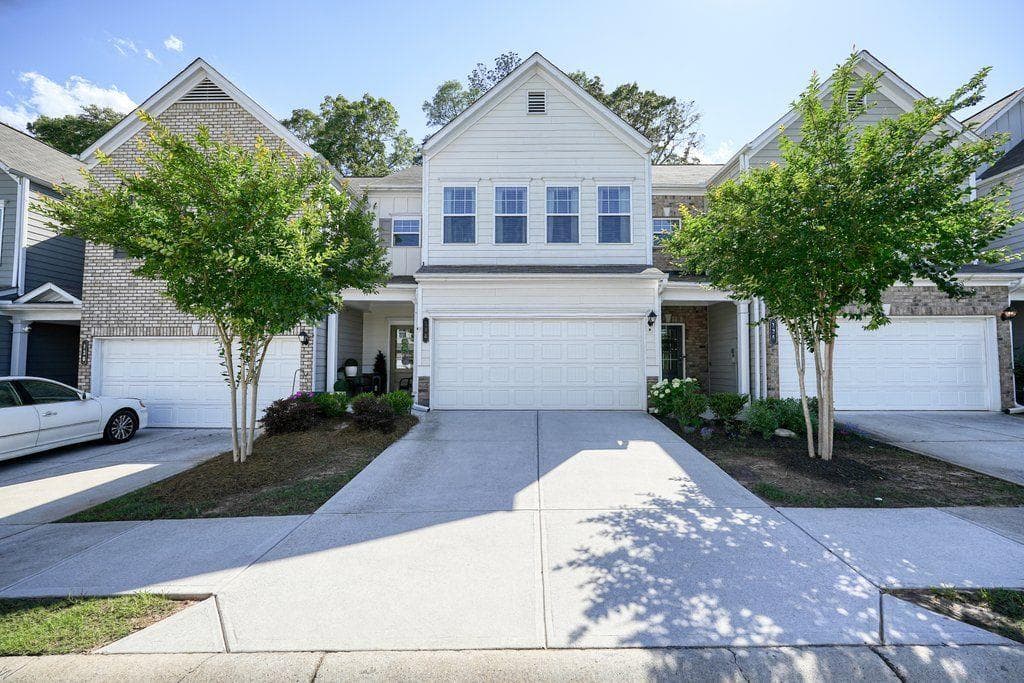 3 bedroom, 3 bathroom, 1,992 sq ft townhouse sold at 128 MADISON Bend, Woodstock, GA 30188
