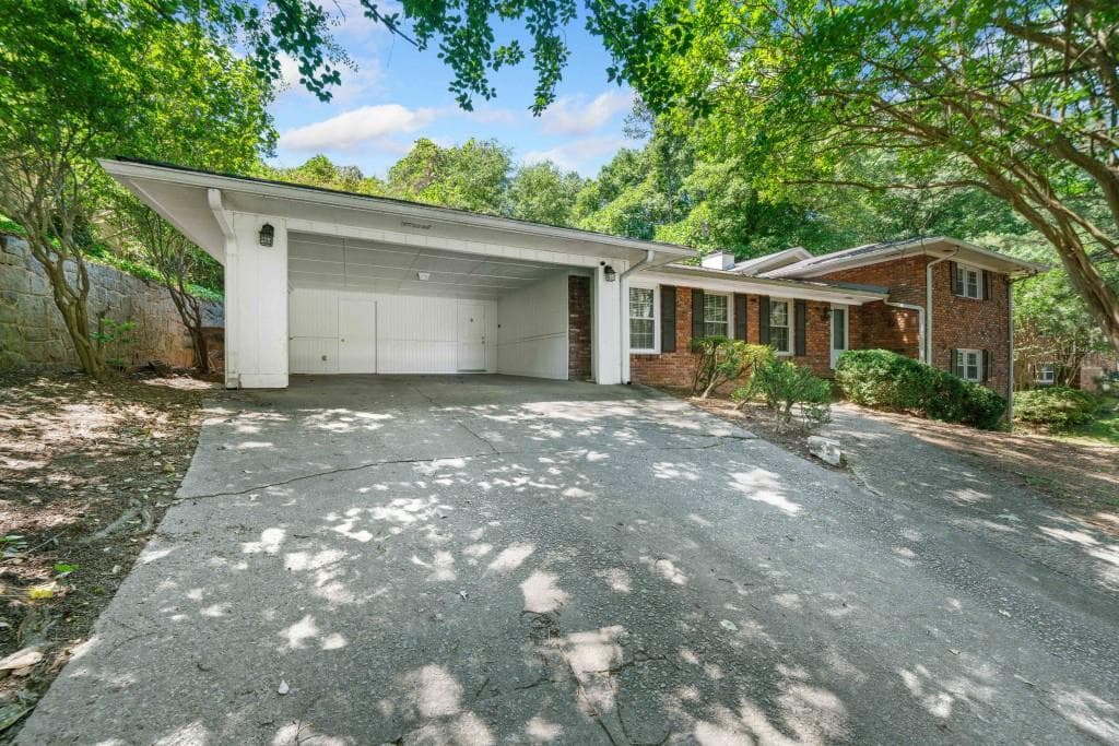 4 bedroom, 3 bathroom, 2,671 sq ft single family residence sold at 1425 Dalewood Drive, Atlanta, GA 30329