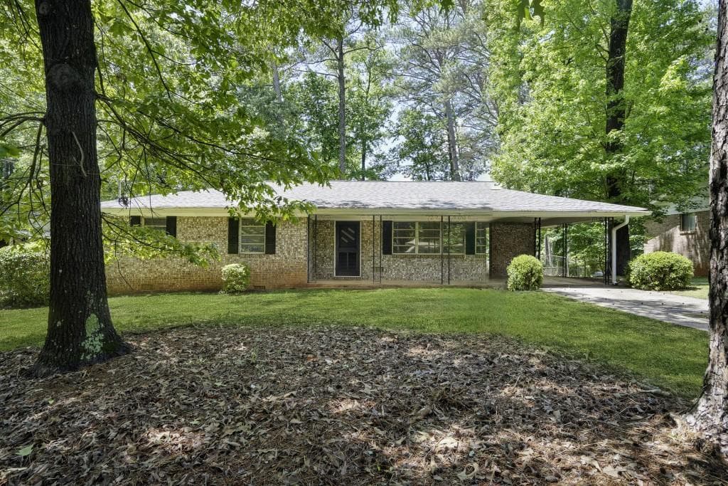 3 bedroom, 2 bathroom, 1,295 sq ft single family residence sold at 4400 Hickory Wood Lane, Atlanta, GA 30360