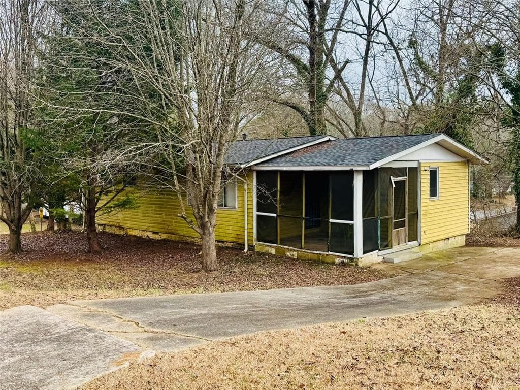 3 bedroom, 1 bathroom single family residence sold at 1101 ISA Drive, Atlanta, GA 30315