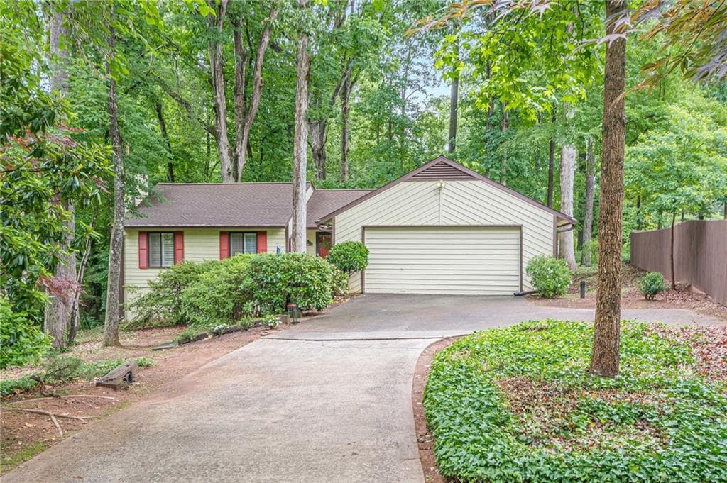 3 bedroom, 2 bathroom, 1,856 sq ft single family residence sold at 2174 Kinridge Road, Marietta, GA 30062