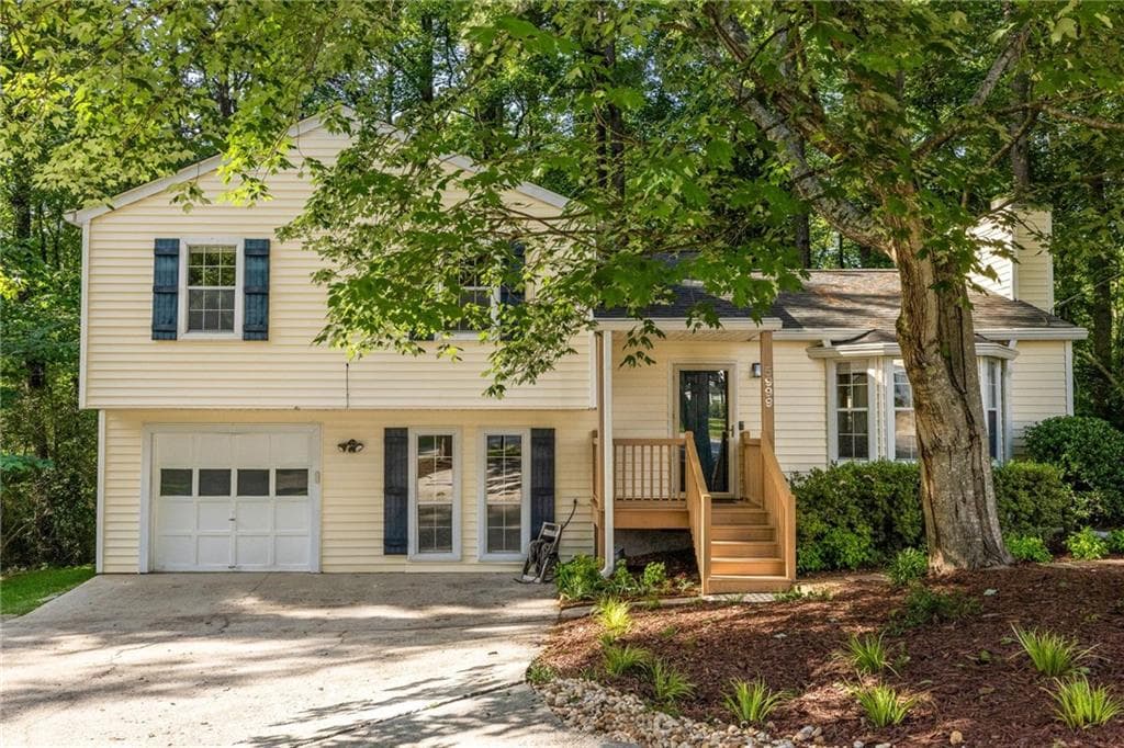 3 bedroom, 2 bathroom single family residence sold at 5999 Brookside Lane, Mableton, GA 30126