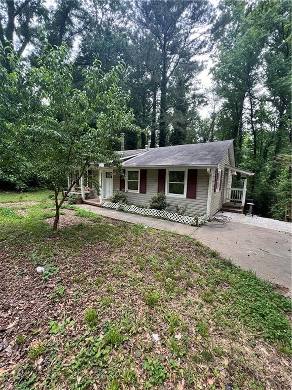 3 bedroom, 1 bathroom, 1,014 sq ft single family residence sold at 2708 Beacon Drive, Atlanta, GA 30360