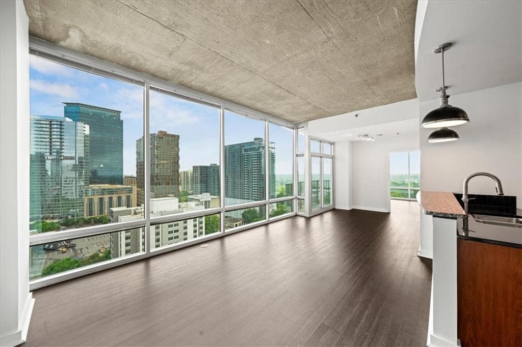1 bedroom, 1 bathroom, 872 sq ft condominium sold at 943 Peachtree Street 1518, Atlanta, GA 30309