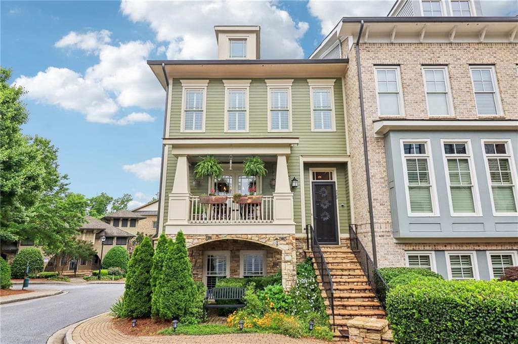 4 bedroom, 4 bathroom, 2,808 sq ft townhouse sold at 4588 Pine Street, Smyrna, GA 30080