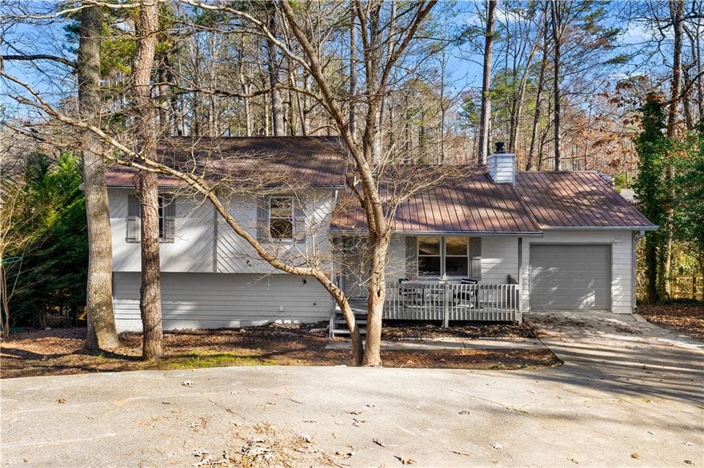 3 bedroom, 2 bathroom, 1,632 sq ft single family residence sold at 7000 Woodland Place, Kennesaw, GA 30152