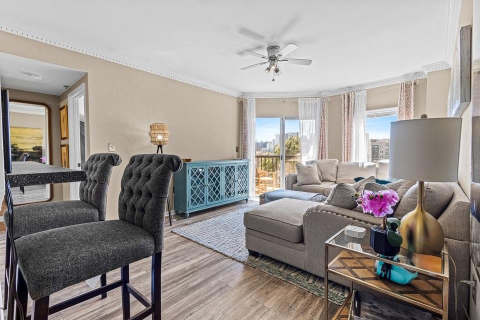 1 bedroom, 1 bathroom, 750 sq ft condominium sold at 1 Biscayne Drive 804, Atlanta, GA 30309