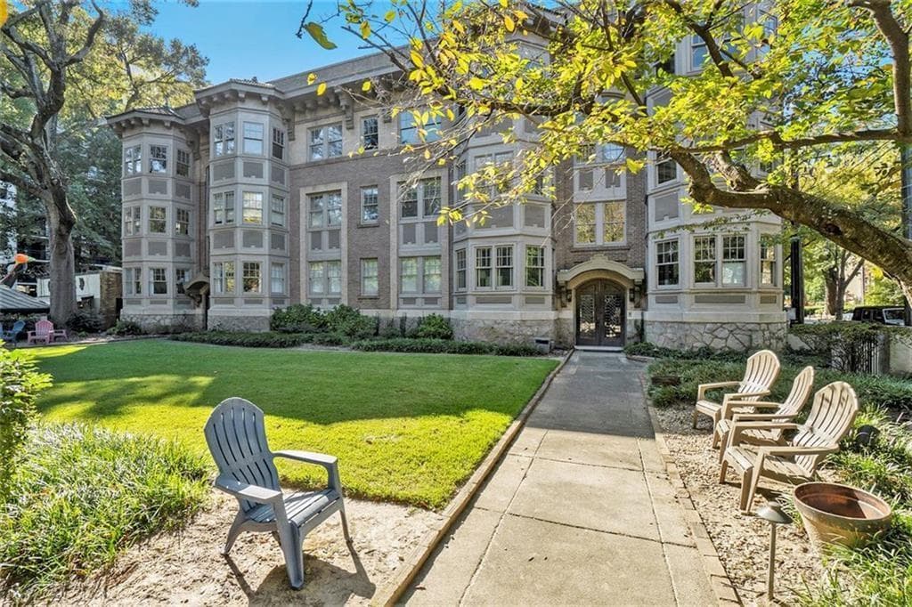 1 bedroom, 1 bathroom, 902 sq ft condominium sold at 1156 PIEDMONT Avenue B3, Atlanta, GA 30309