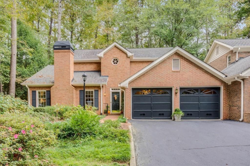 4 bedroom, 4 bathroom, 2,647 sq ft townhouse sold at 2 Pointe Terrace, Atlanta, GA 30339