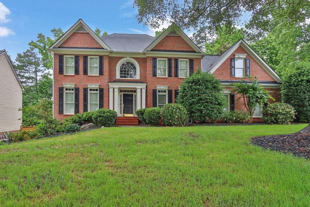 4 bedroom, 4 bathroom, 4,605 sq ft single family residence sold at 283 Heron Lake Court, Lawrenceville, GA 30043