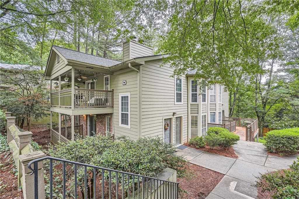 2 bedroom, 2 bathroom, 1,187 sq ft condominium sold at 2901 Lenox Road 702, Atlanta, GA 30324