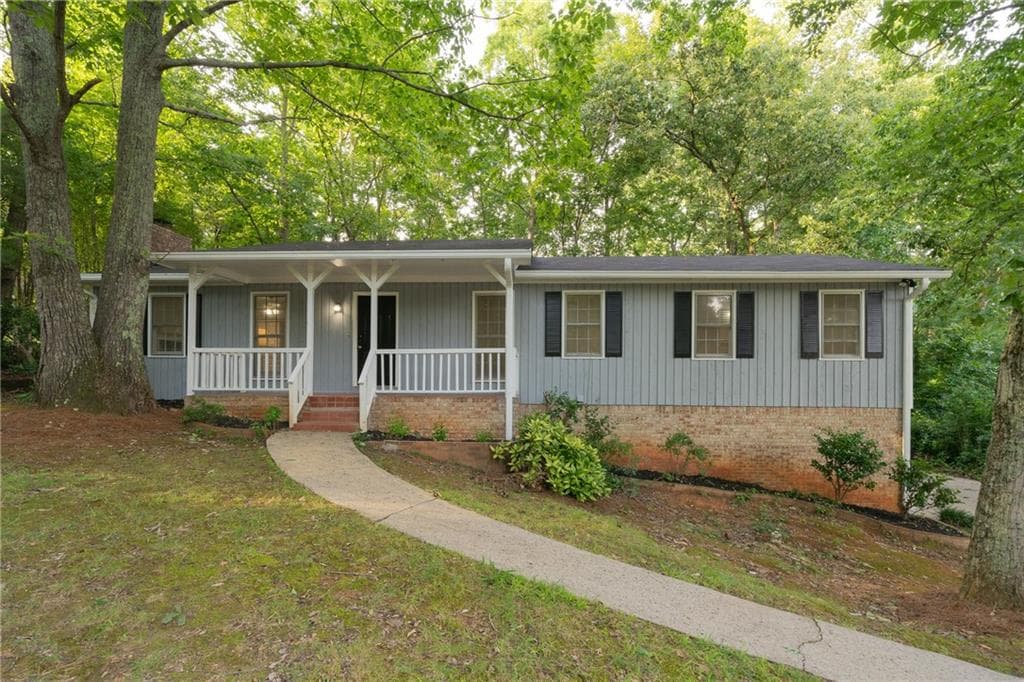 3 bedroom, 2 bathroom, 2,209 sq ft single family residence sold at 3521 Brookhill Circle, Marietta, GA 30062
