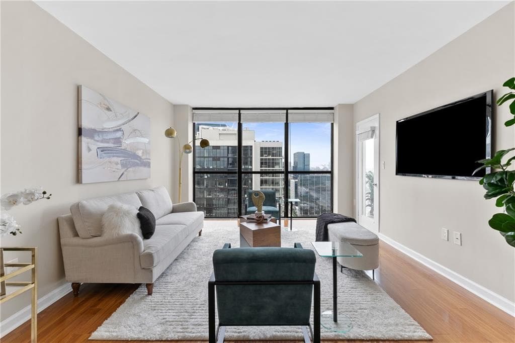 1 bedroom, 1 bathroom, 813 sq ft condominium sold at 1280 W Peachtree Street 3208, Atlanta, GA 30309