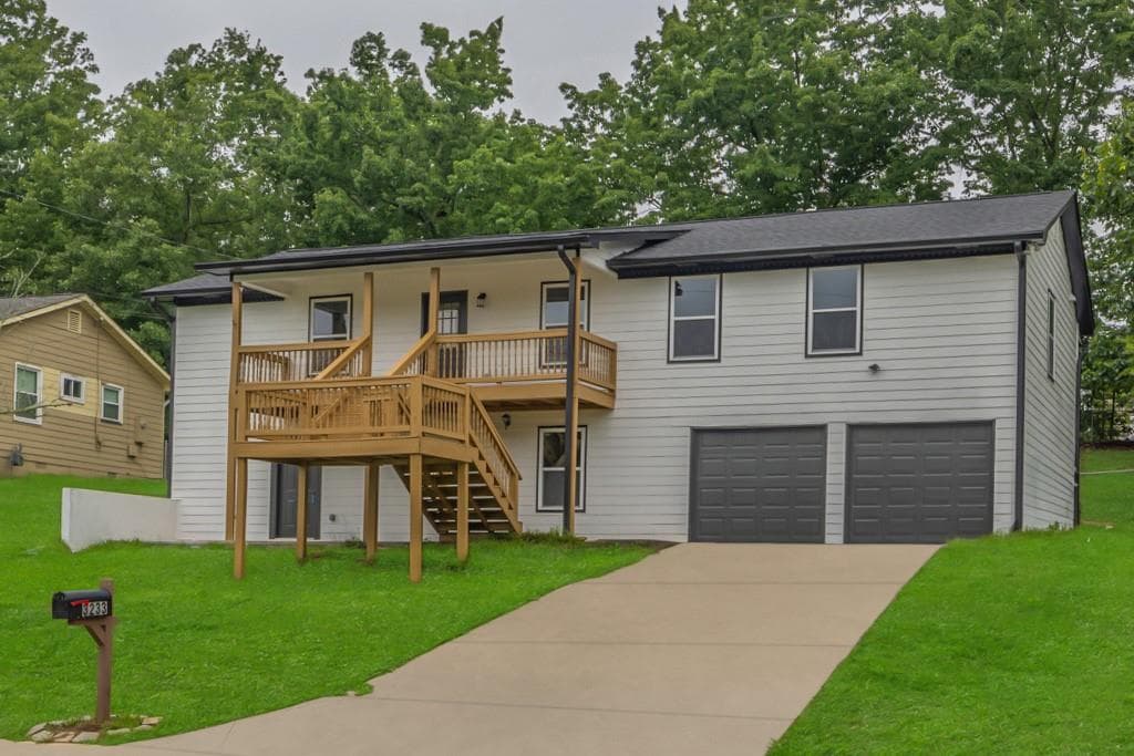 4 bedroom, 3 bathroom, 2,500 sq ft single family residence sold at 3233 Glynn Mill Drive, Snellville, GA 30039