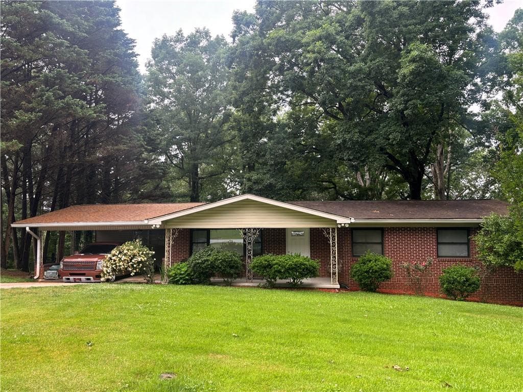 5 bedroom, 3 bathroom, 2,600 sq ft single family residence sold at 991 Lakemont Drive, Gainesville, GA 30501