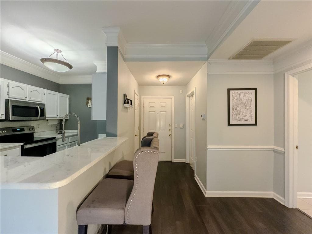1 bedroom, 1 bathroom, 784 sq ft condominium sold at 2700 Pine Tree Road 1013, Atlanta, GA 30324