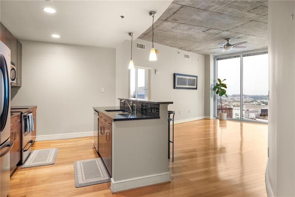 2 bedroom, 2 bathroom, 1,091 sq ft condominium sold at 44 Peachtree Place 1824, Atlanta, GA 30309