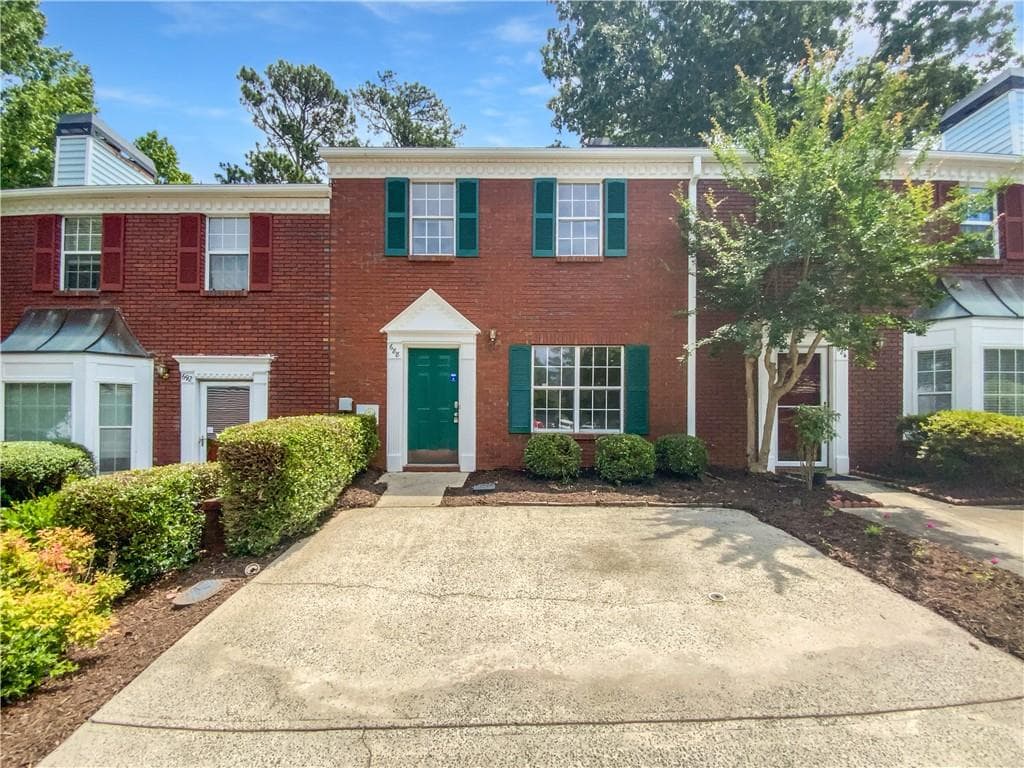 2 bedroom, 3 bathroom, 1,400 sq ft townhouse sold at 688 Anderson Walk, Marietta, GA 30062