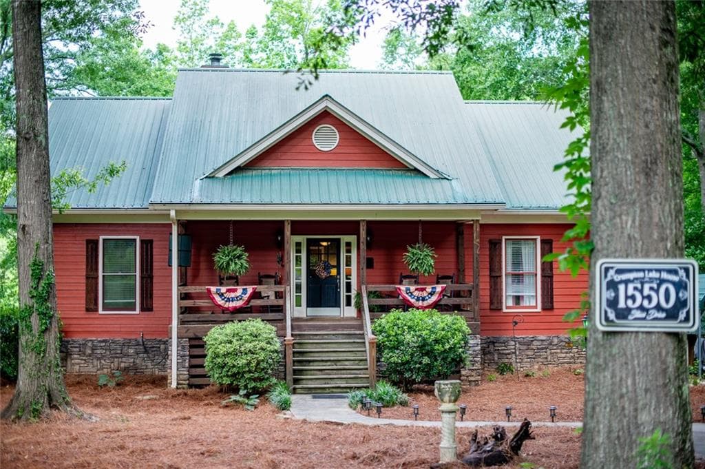 3 bedroom, 3 bathroom, 3,317 sq ft single family residence sold at 1550 Staci Drive, Greensboro, GA 30642