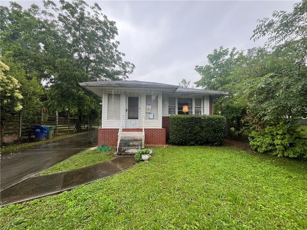 3 bedroom, 2 bathroom, 1,202 sq ft single family residence sold at 301 Sisson Avenue, Atlanta, GA 30317