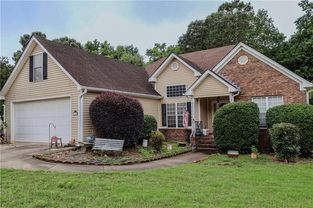 4 bedroom, 3 bathroom, 2,034 sq ft single family residence sold at 196 Lamar Lane, Hoschton, GA 30548