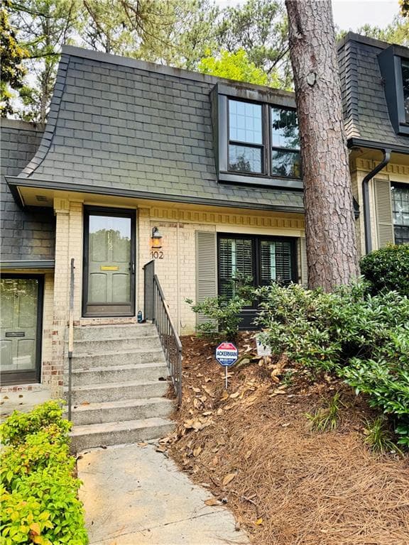 2 bedroom, 3 bathroom, 1,300 sq ft townhouse sold at 102 Adrian Place, Atlanta, GA 30327