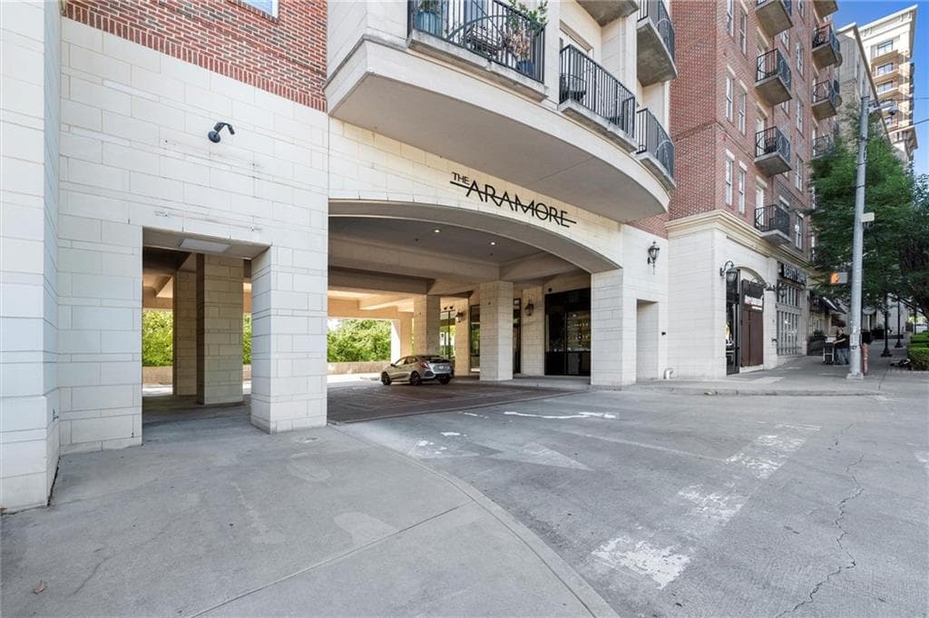 2 bedroom, 2 bathroom, 1,242 sq ft condominium sold at 2277 Peachtree Road 302, Atlanta, GA 30309