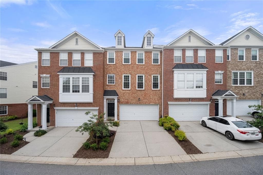 3 bedroom, 4 bathroom, 2,501 sq ft townhouse sold at 3655 Chattahoochee Summit Drive 16, Atlanta, GA 30339