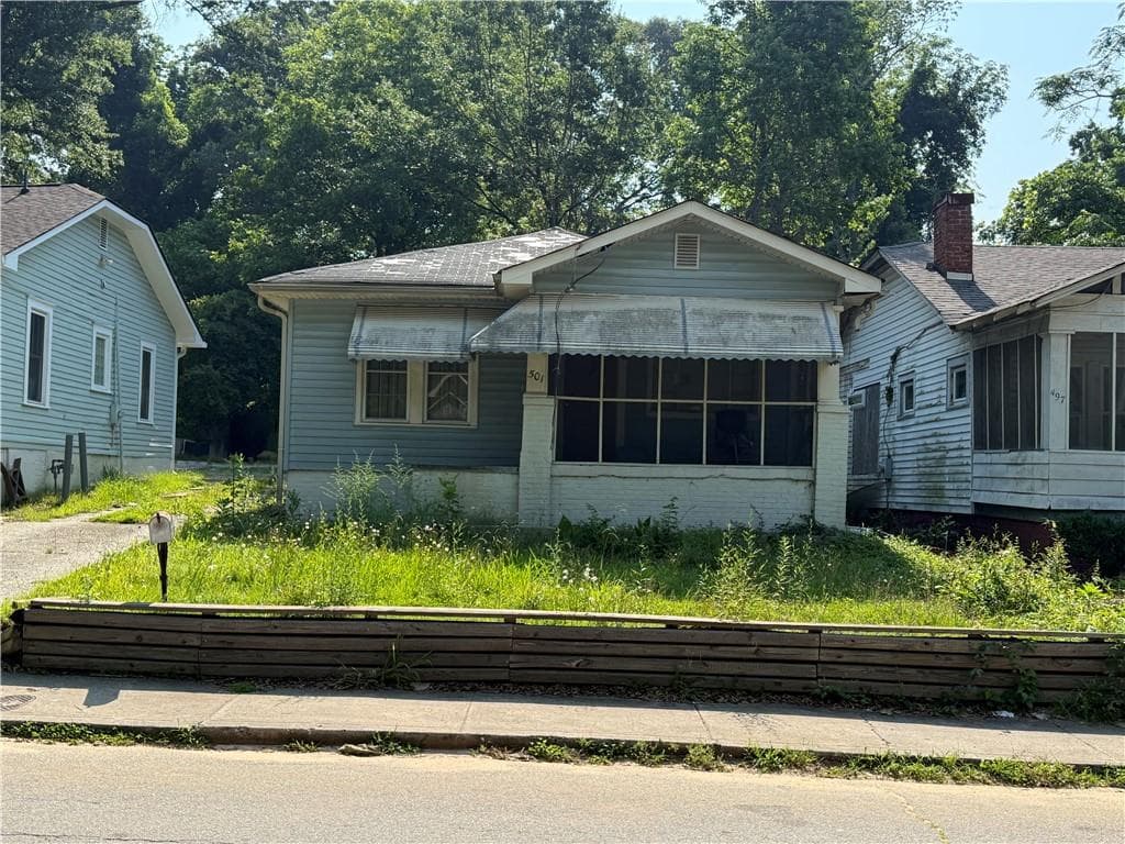 2 bedroom, 1 bathroom, 1,100 sq ft single family residence sold at 501 Holly Street, Atlanta, GA 30318
