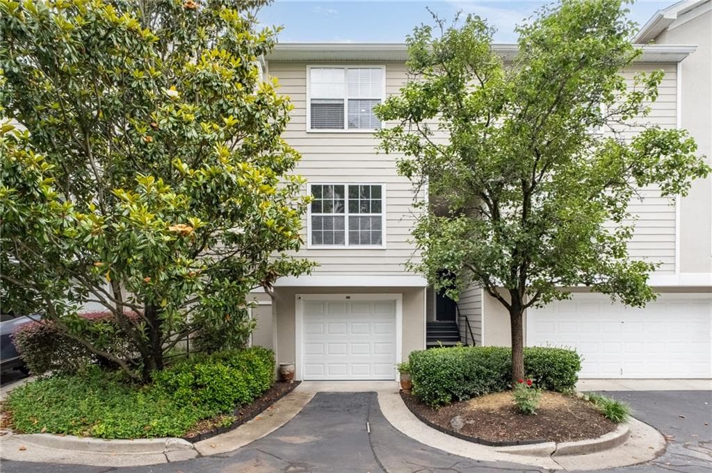 1 bedroom, 1 bathroom, 997 sq ft condominium sold at 4248 River Green Drive 305, Atlanta, GA 30327