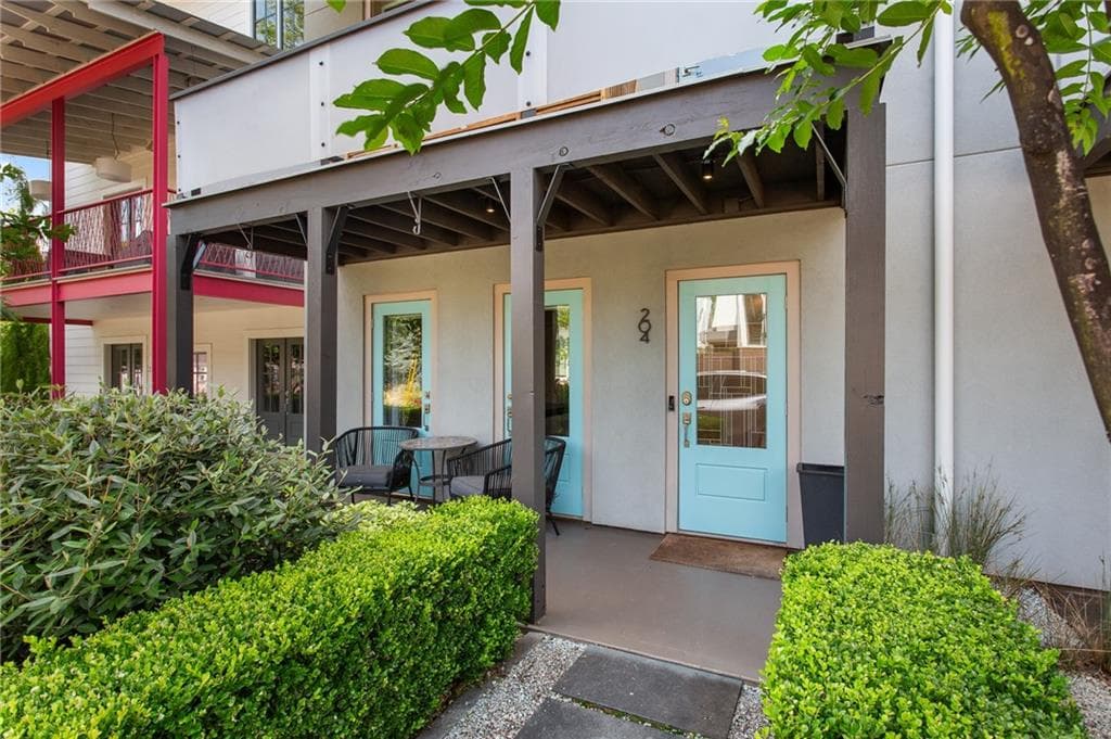 4 bedroom, 3 bathroom, 2,060 sq ft townhouse sold at 204 Wilbur Avenue, Atlanta, GA 30316