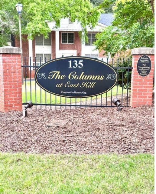 2 bedroom, 1 bathroom, 850 sq ft condominium for sale at 135 E Hill Street 22, Decatur, GA 30030