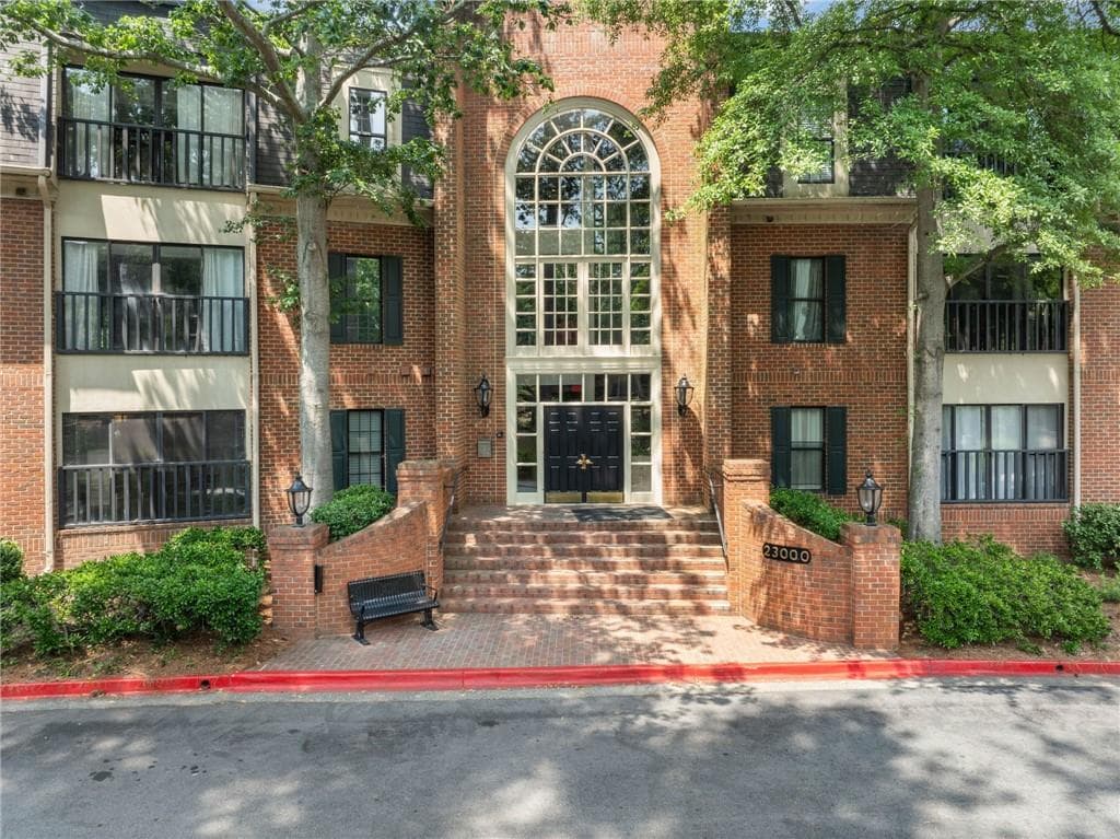 2 bedroom, 2 bathroom, 1,224 sq ft condominium sold at 23307 Plantation Drive, Atlanta, GA 30324