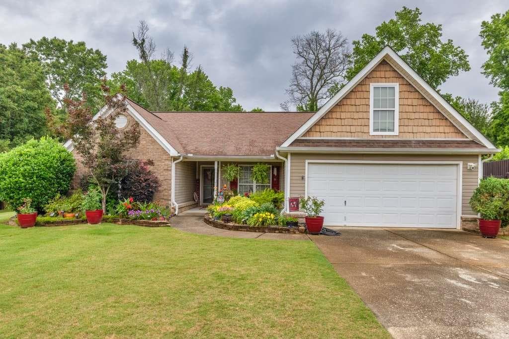 4 bedroom, 2 bathroom, 1,902 sq ft single family residence sold at 835 Custom Lane, Winder, GA 30680