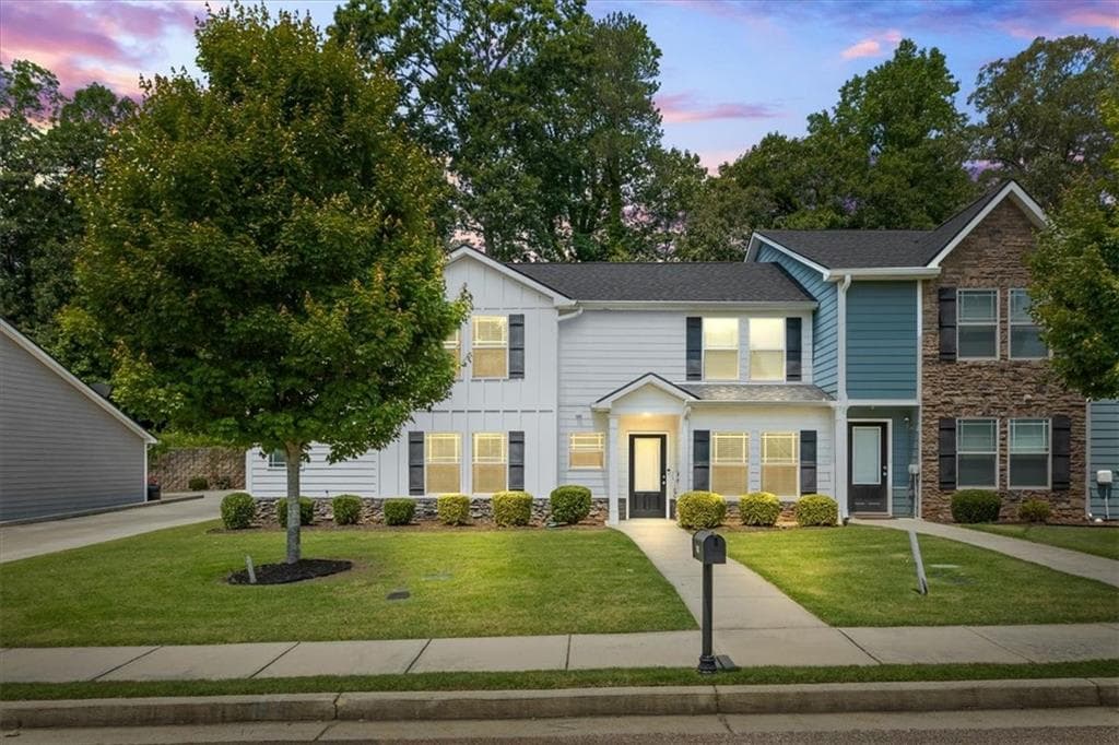3 bedroom, 3 bathroom, 2,200 sq ft townhouse sold at 5880 Garden Circle, Douglasville, GA 30135