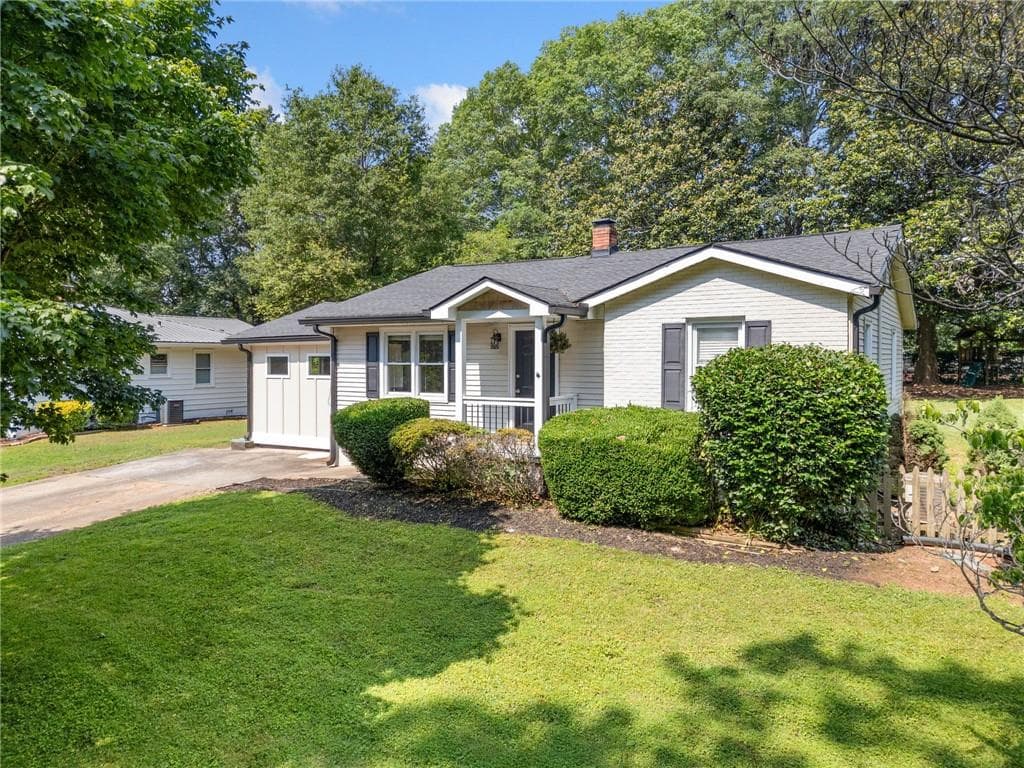 3 bedroom, 2 bathroom, 1,437 sq ft single family residence sold at 3274 Ridgecrest Road, Smyrna, GA 30080
