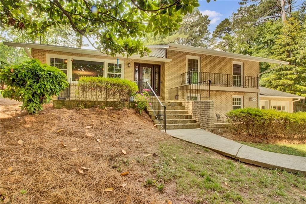 4 bedroom, 3 bathroom, 2,275 sq ft single family residence sold at 4794 Glenbonnie Court, Atlanta, GA 30360