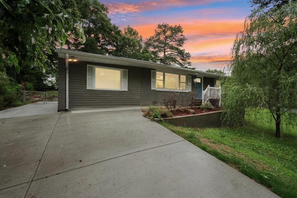 3 bedroom, 2 bathroom, 1,522 sq ft single family residence sold at 1977 Wee Kirk Road, Atlanta, GA 30316