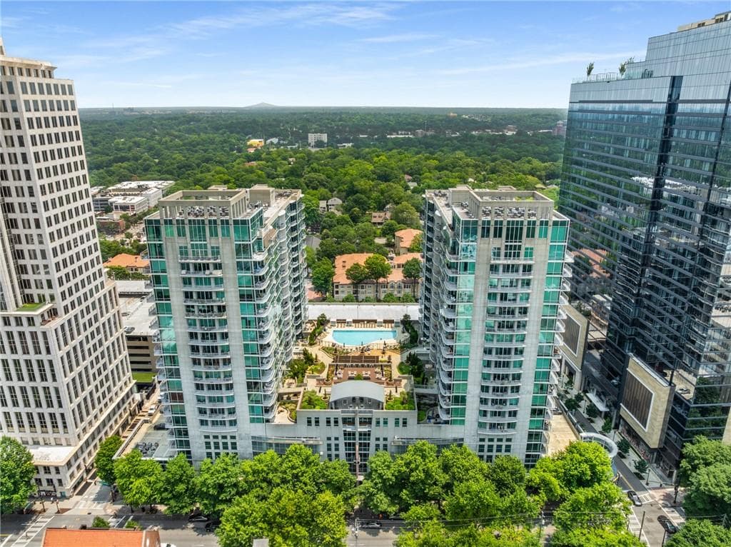 2 bedroom, 1 bathroom, 926 sq ft condominium sold at 943 Peachtree Street 2001, Atlanta, GA 30309
