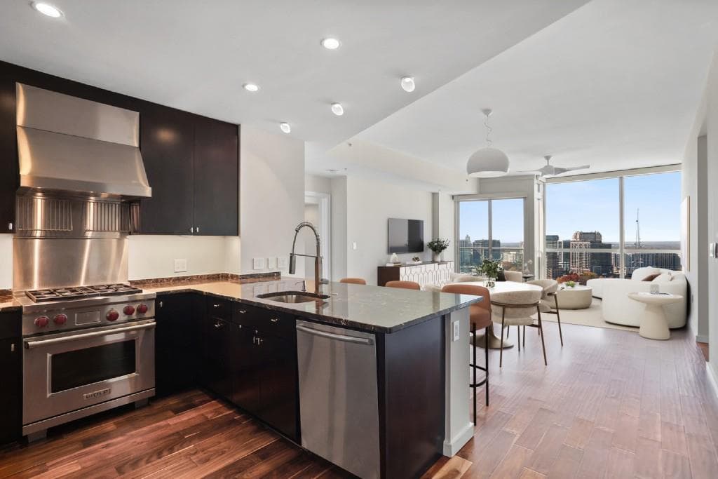 2 bedroom, 2 bathroom, 1,568 sq ft condominium sold at 3325 Piedmont Road 2104, Atlanta, GA 30305