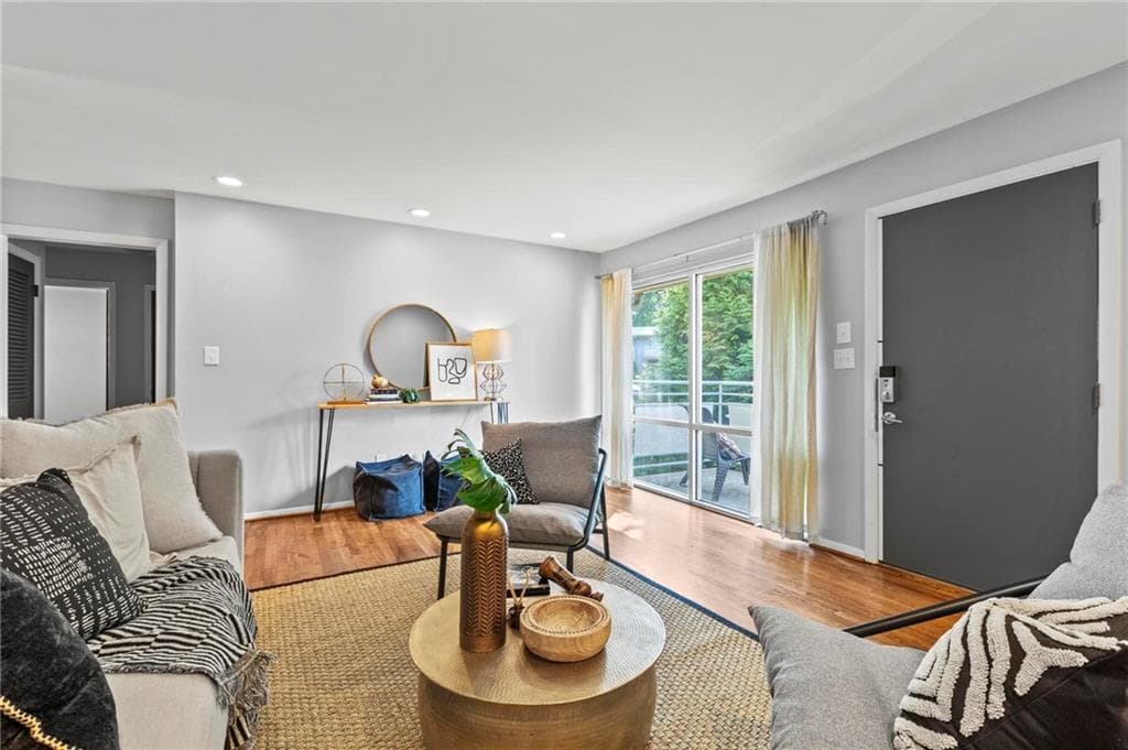 2 bedroom, 2 bathroom, 1,102 sq ft condominium sold at 3048 Briarcliff Road 8, Atlanta, GA 30329