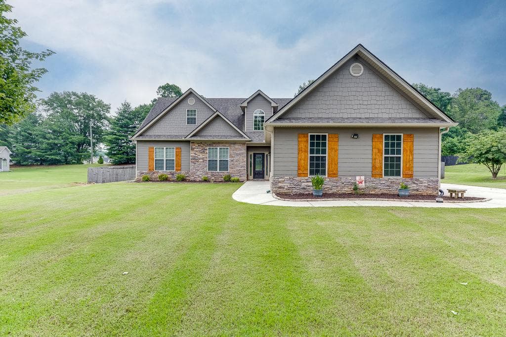 63 EMMA Lane, Winder, GA 30680 — most recent listing photo