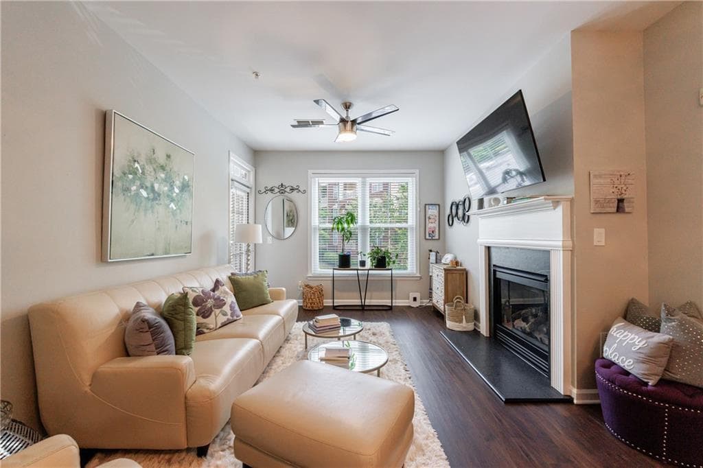 2 bedroom, 2 bathroom, 1,209 sq ft condominium sold at 3150 Woodwalk Drive 2204, Atlanta, GA 30339
