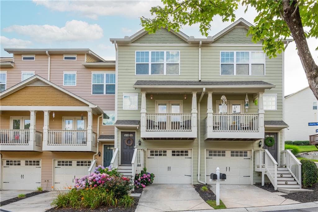 3 bedroom, 4 bathroom, 1,326 sq ft townhouse sold at 1304 Liberty Parkway 1610, Atlanta, GA 30318