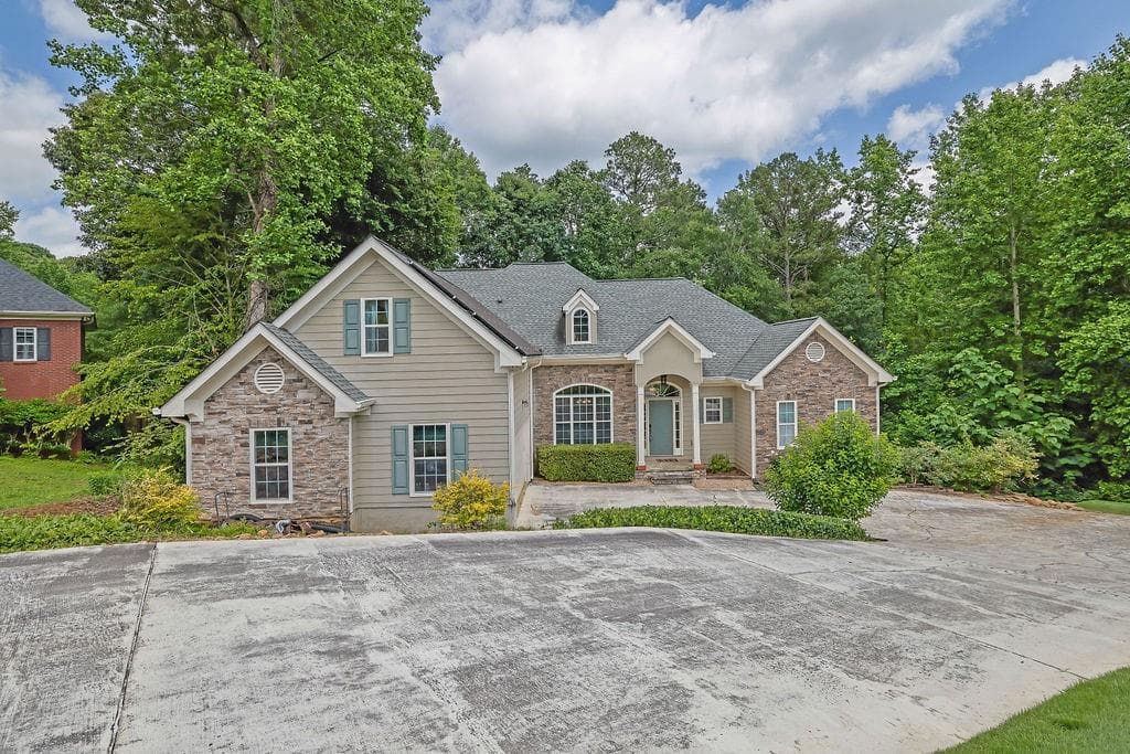 5581 River Valley Way, Flowery Branch, GA 30542 — most recent listing photo